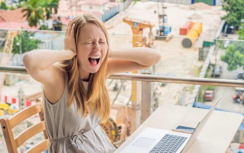 Zihnin Hiç Susmuyor Mu?