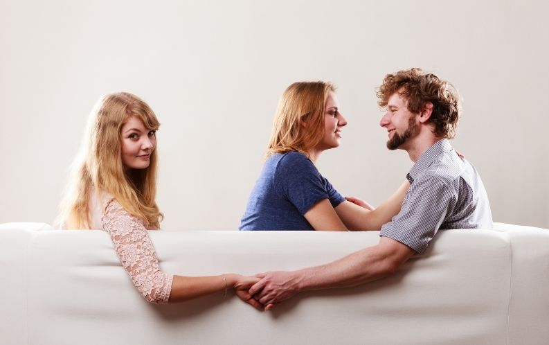 Aldattı Affettim Tekrar Aldattı