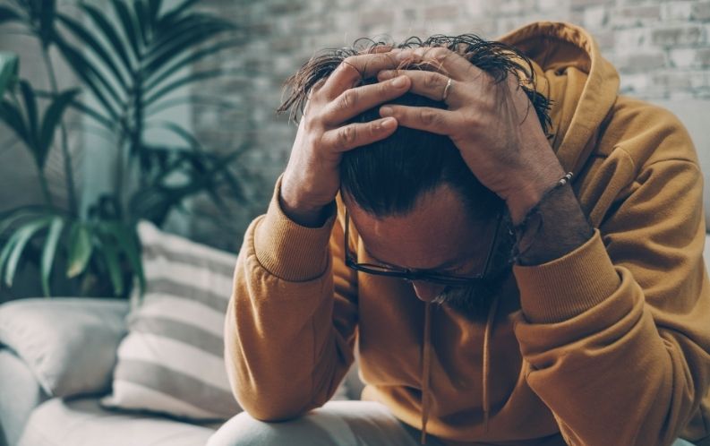 Kafasında İlişkiyi Bitiren Erkek